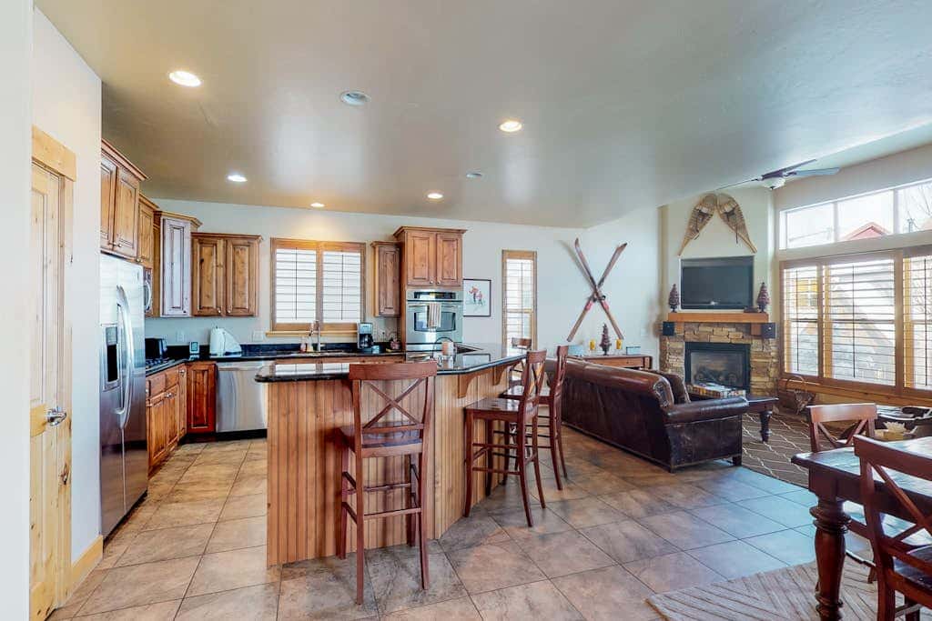 Fantastic home with fireplace, private hot tub, central AC, and pool access