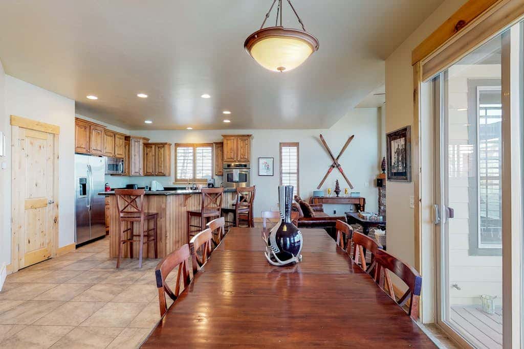 Fantastic home with fireplace, private hot tub, central AC, and pool access