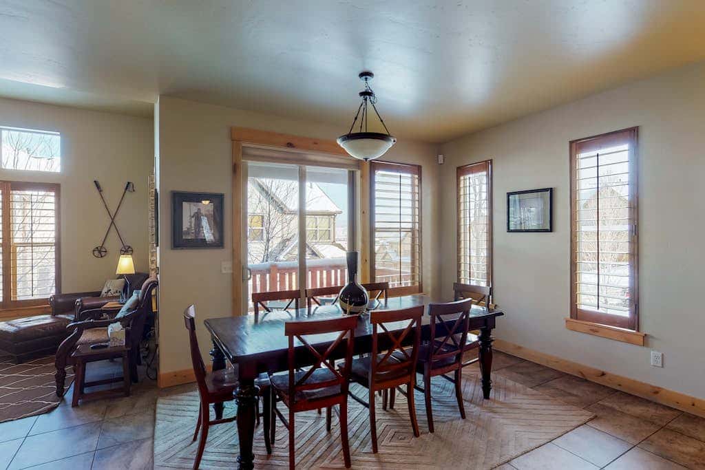 Fantastic home with fireplace, private hot tub, central AC, and pool access