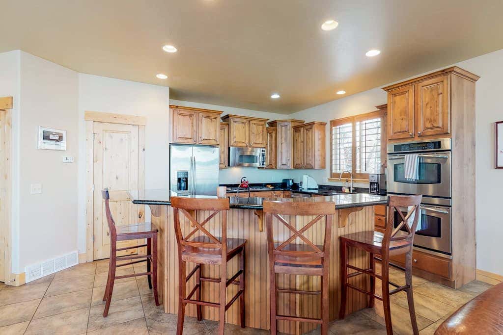 Fantastic home with fireplace, private hot tub, central AC, and pool access