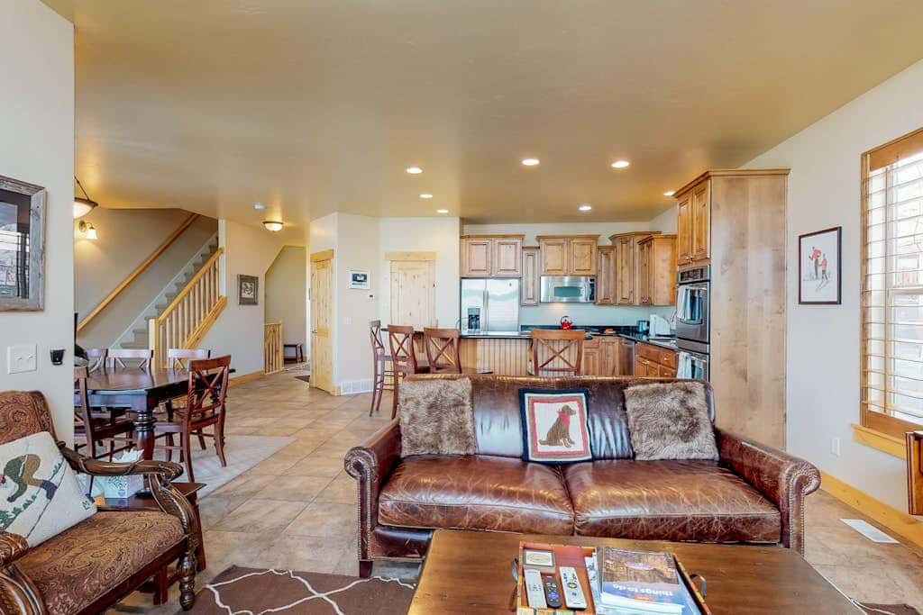 Fantastic home with fireplace, private hot tub, central AC, and pool access