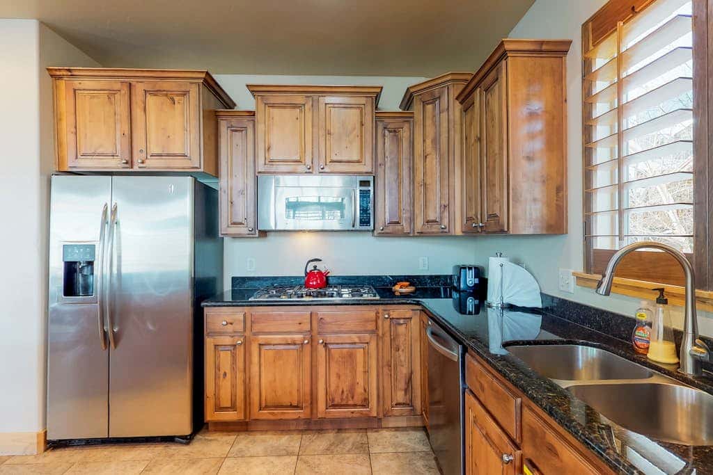 Fantastic home with fireplace, private hot tub, central AC, and pool access