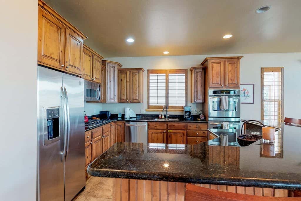 Fantastic home with fireplace, private hot tub, central AC, and pool access