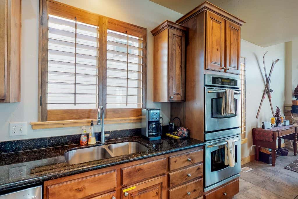 Fantastic home with fireplace, private hot tub, central AC, and pool access