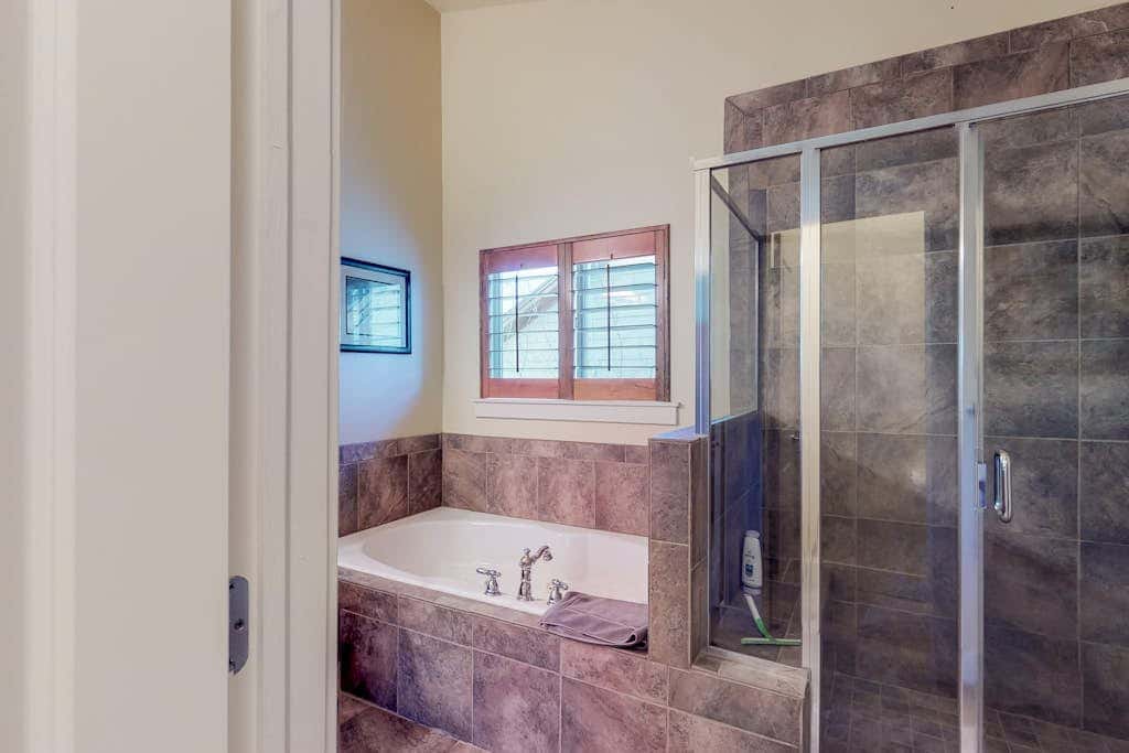 Fantastic home with fireplace, private hot tub, central AC, and pool access
