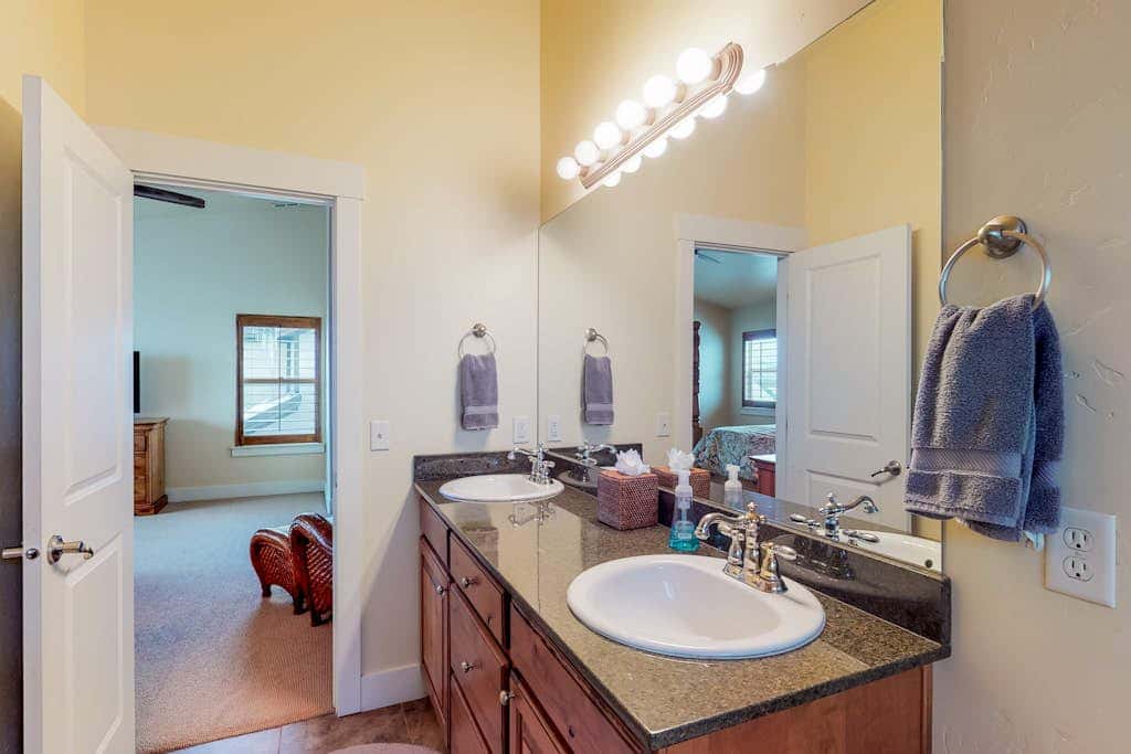 Fantastic home with fireplace, private hot tub, central AC, and pool access