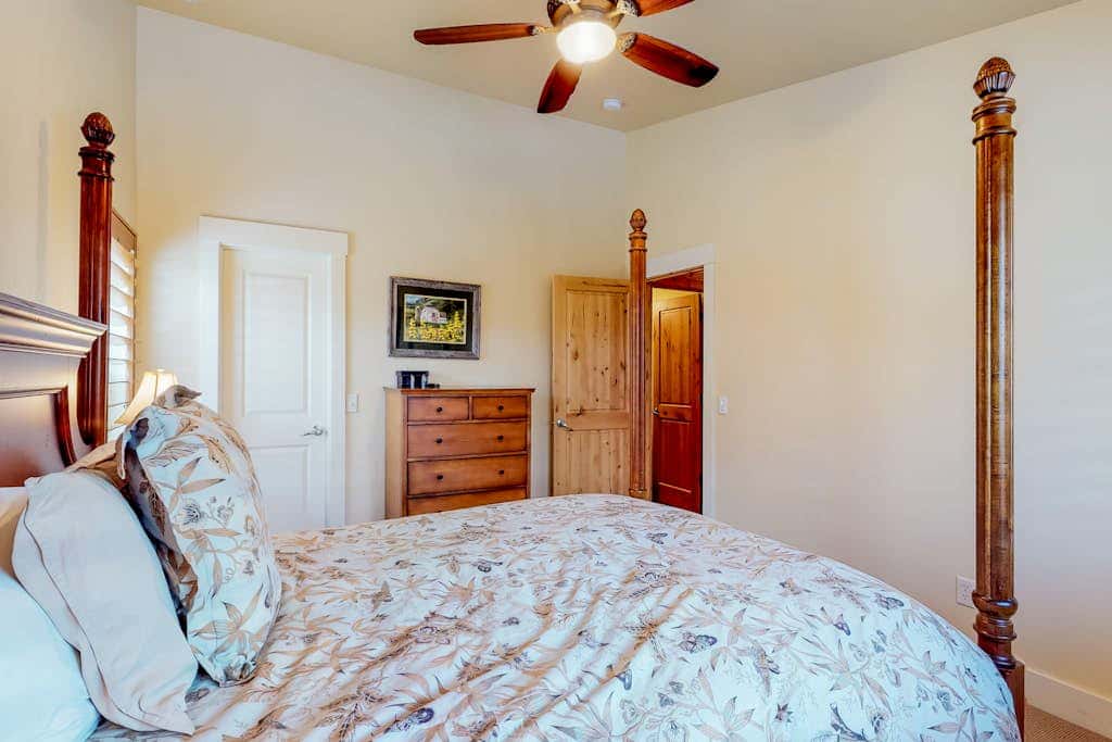 Fantastic home with fireplace, private hot tub, central AC, and pool access