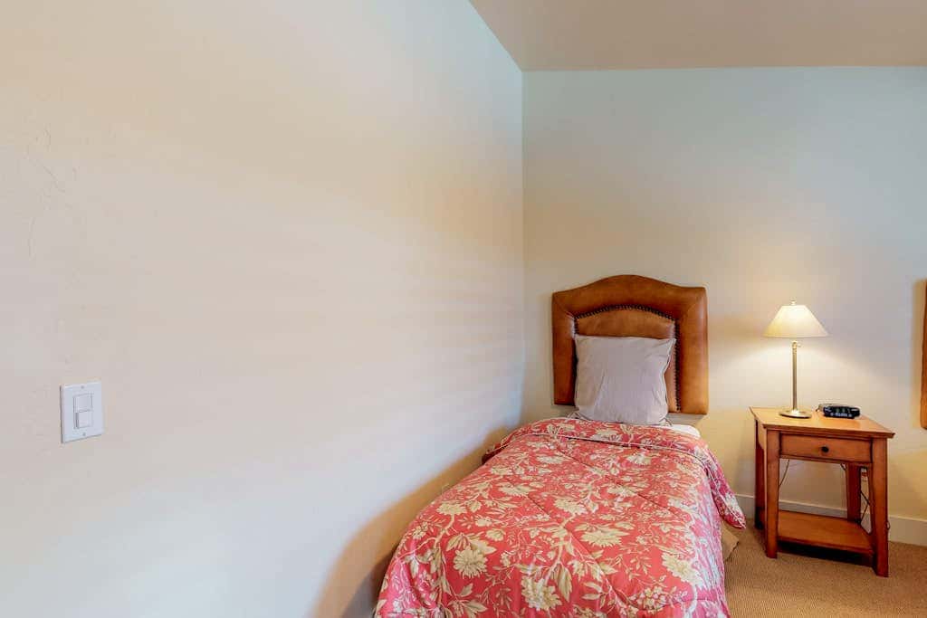 Fantastic home with fireplace, private hot tub, central AC, and pool access