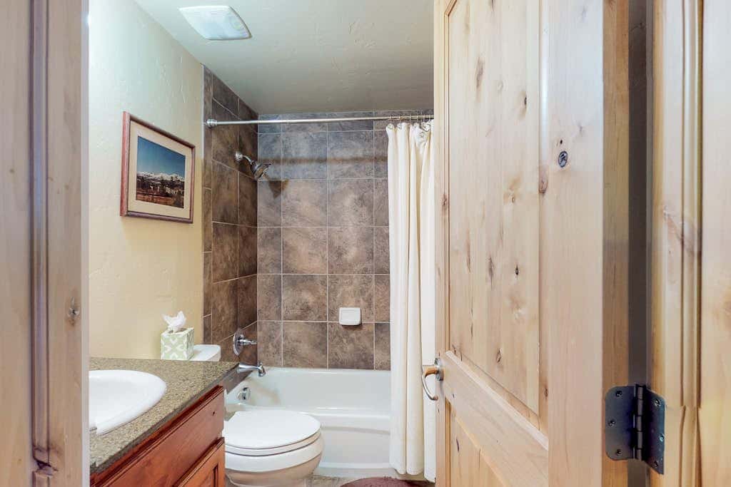 Fantastic home with fireplace, private hot tub, central AC, and pool access