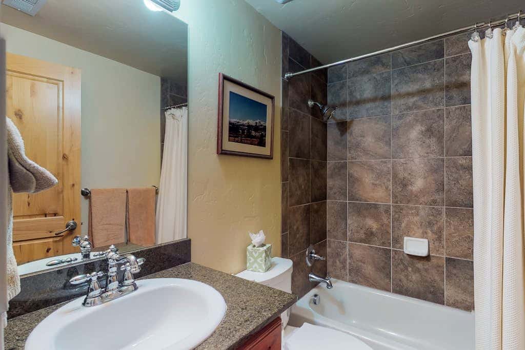 Fantastic home with fireplace, private hot tub, central AC, and pool access