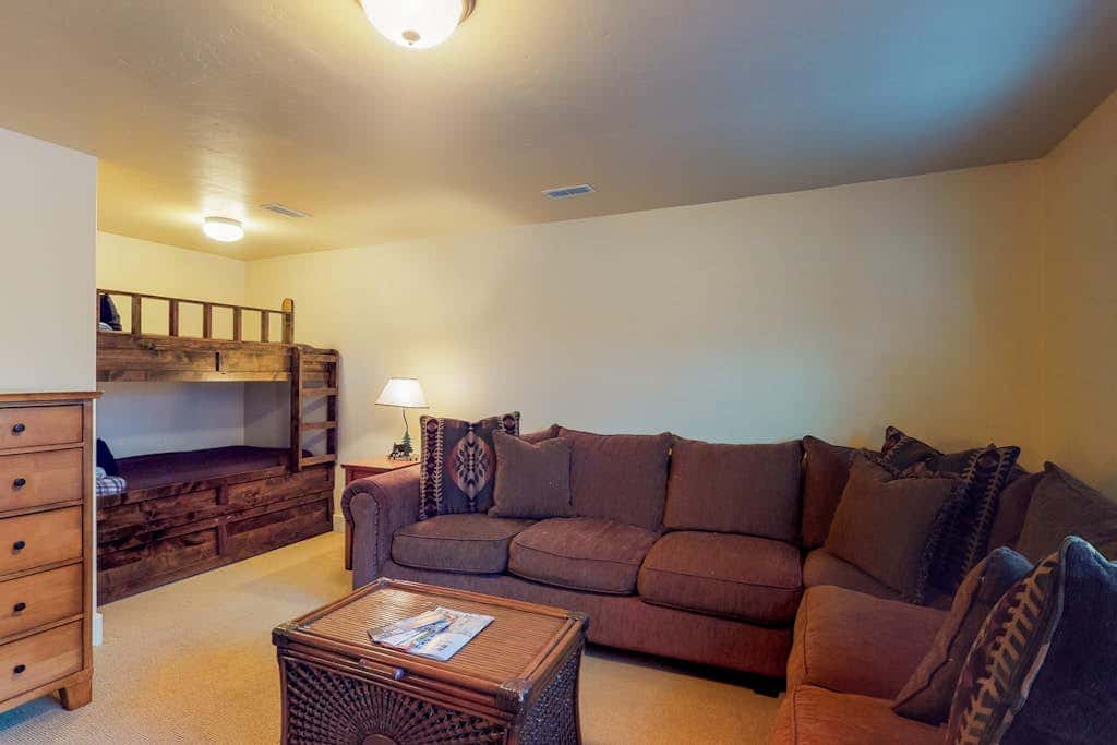 Fantastic home with fireplace, private hot tub, central AC, and pool access