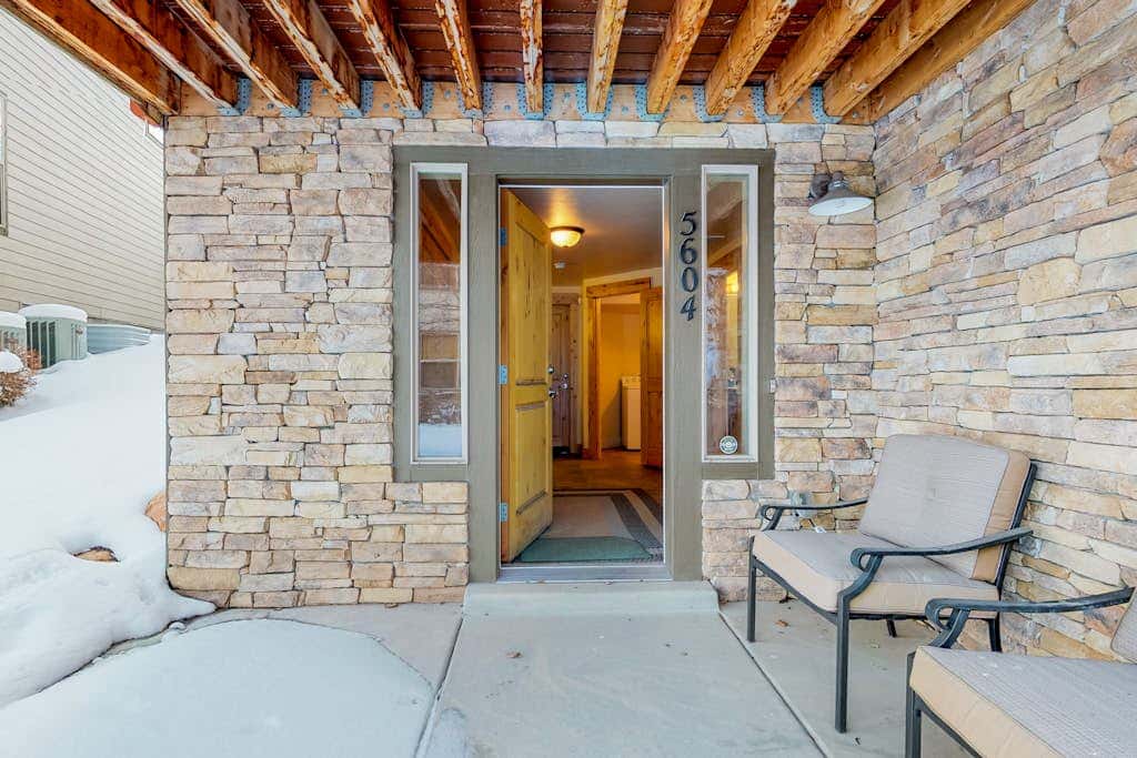 Fantastic home with fireplace, private hot tub, central AC, and pool access