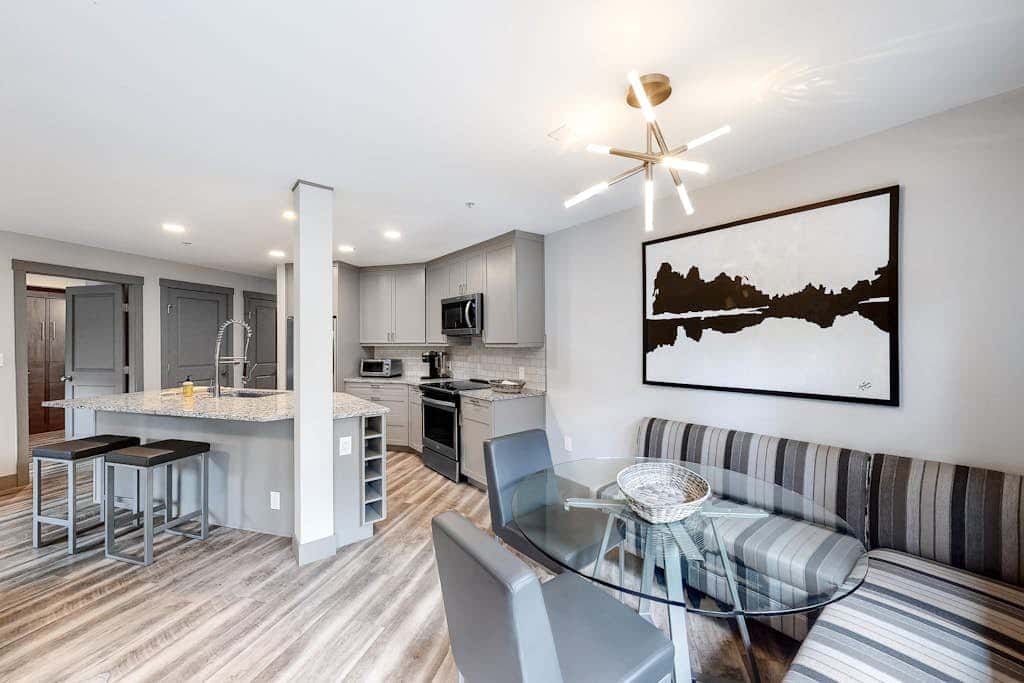 Warm & Welcoming Condo with Free WiFi, Access to Pools, Hot Tubs