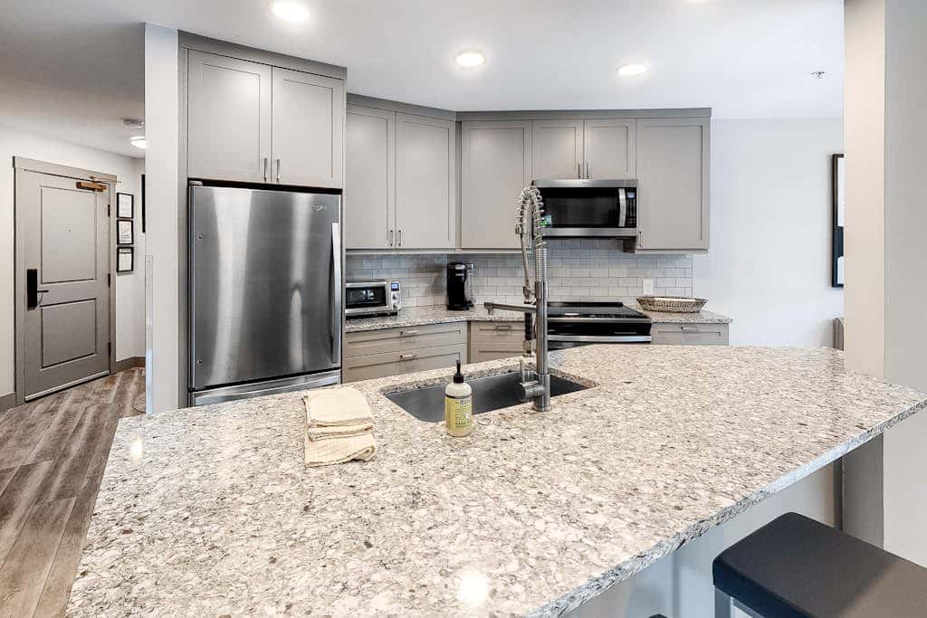Warm & Welcoming Condo with Free WiFi, Access to Pools, Hot Tubs
