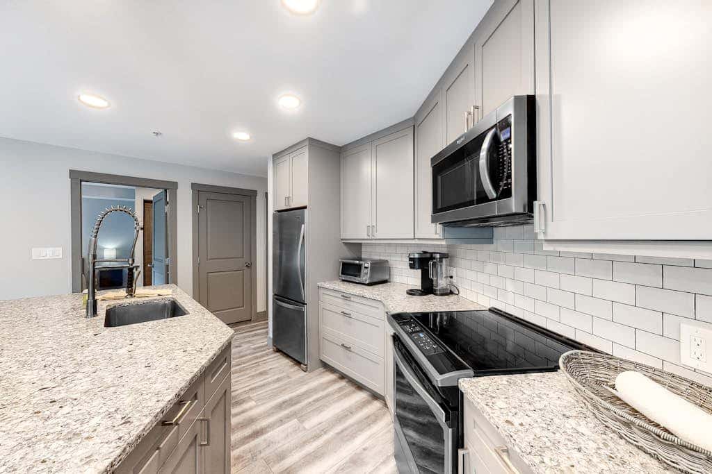 Warm & Welcoming Condo with Free WiFi, Access to Pools, Hot Tubs