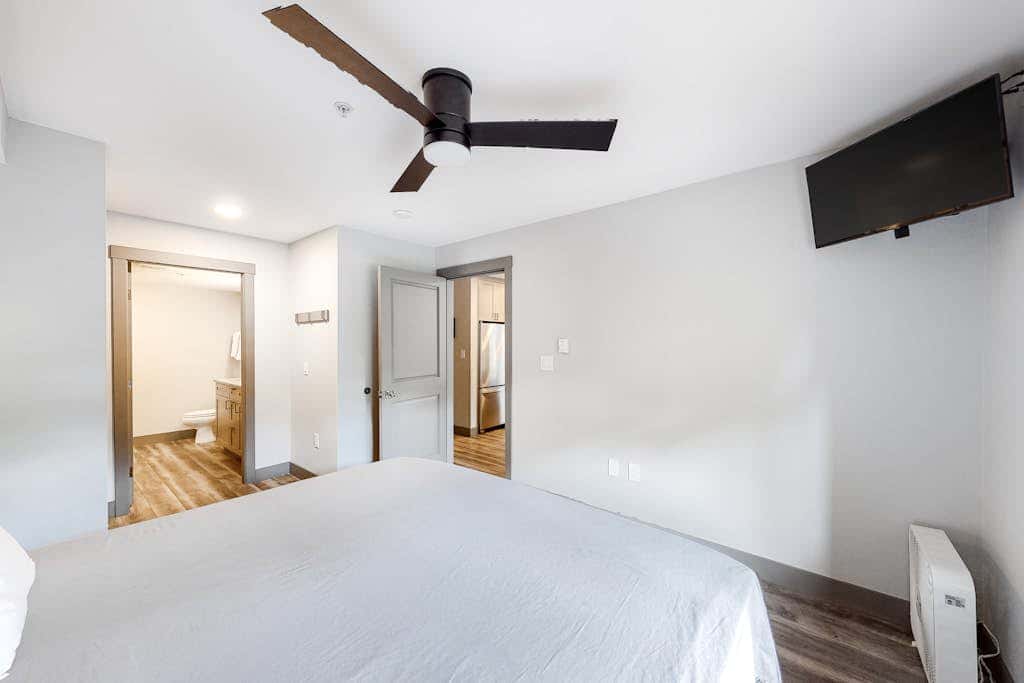 Warm & Welcoming Condo with Free WiFi, Access to Pools, Hot Tubs