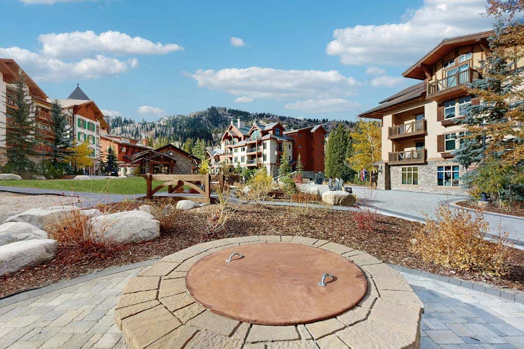 Warm & Welcoming Condo with Free WiFi, Access to Pools, Hot Tubs