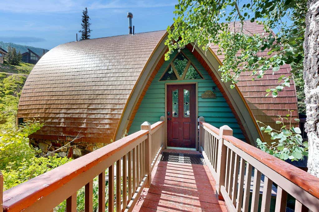 Iconic creekside mountain home with hot tub, fireplaces, balcony & amazing views