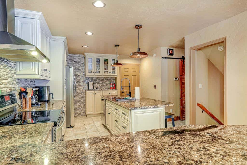 Recently updated townhome with  a private hot tub, deck, & wet bar - bus to slopes