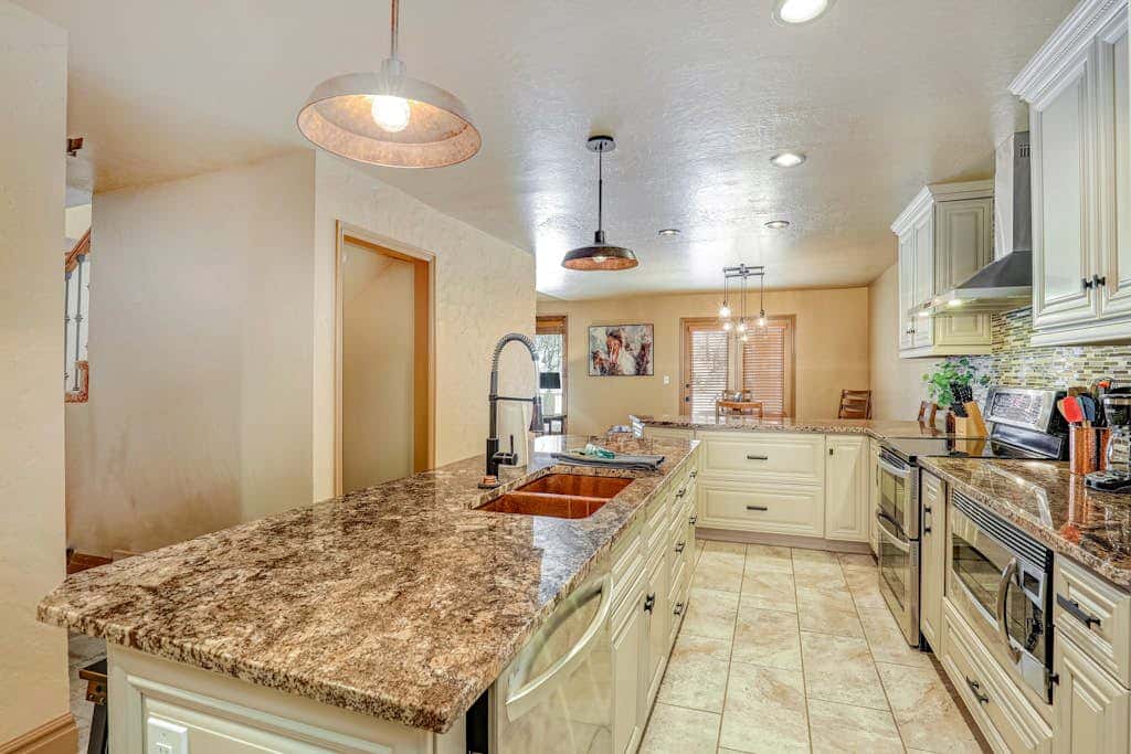 Recently updated townhome with  a private hot tub, deck, & wet bar - bus to slopes