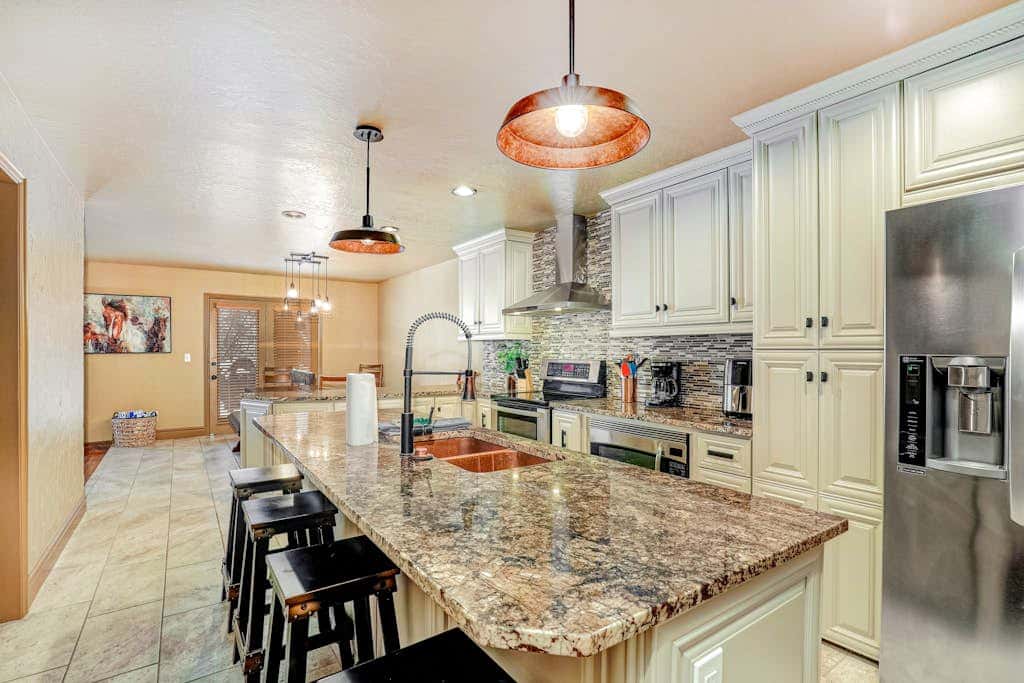 Recently updated townhome with  a private hot tub, deck, & wet bar - bus to slopes