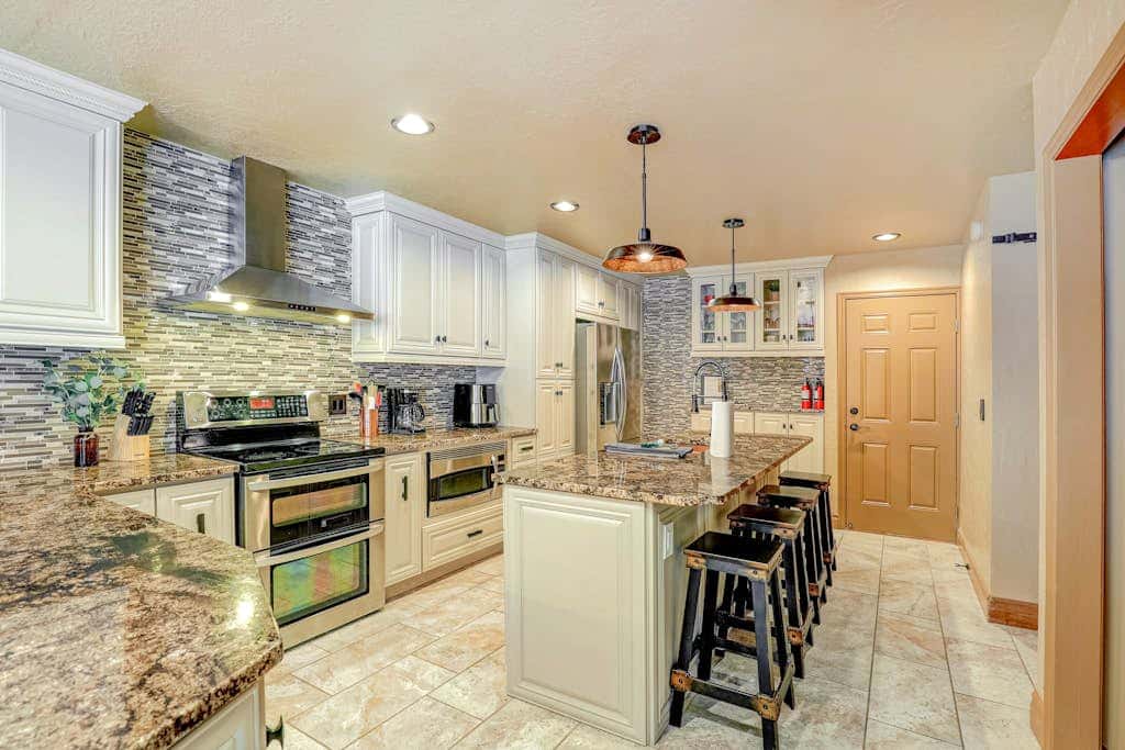 Recently updated townhome with  a private hot tub, deck, & wet bar - bus to slopes