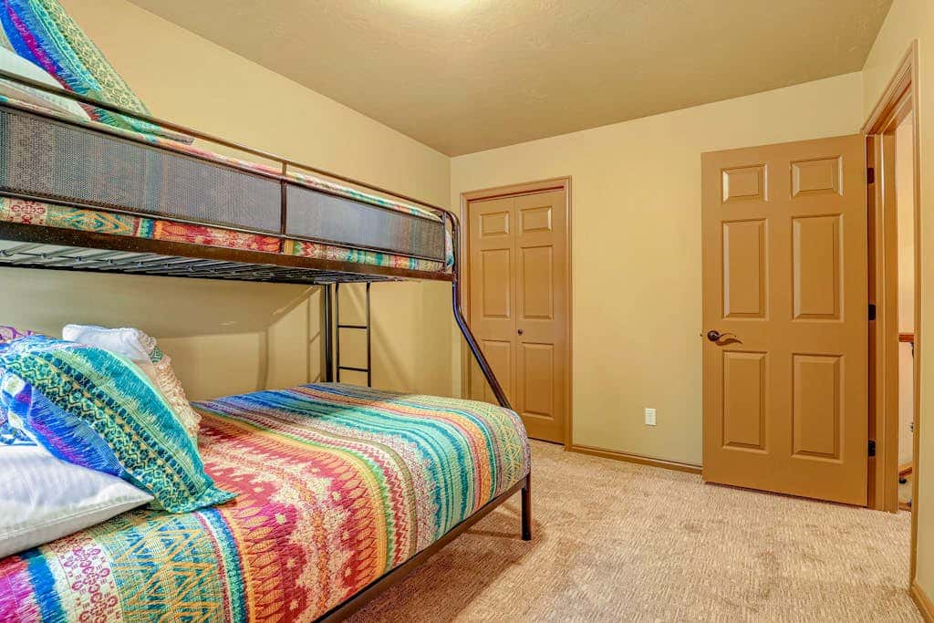 Recently updated townhome with  a private hot tub, deck, & wet bar - bus to slopes