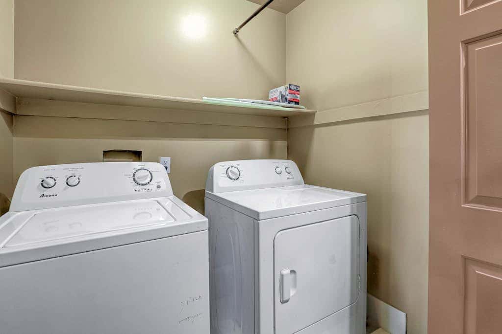 Recently updated townhome with  a private hot tub, deck, & wet bar - bus to slopes