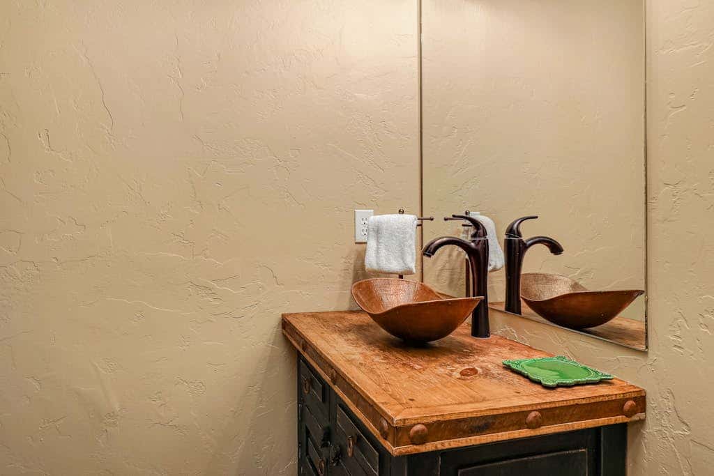 Recently updated townhome with  a private hot tub, deck, & wet bar - bus to slopes