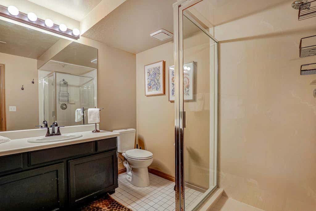Recently updated townhome with  a private hot tub, deck, & wet bar - bus to slopes