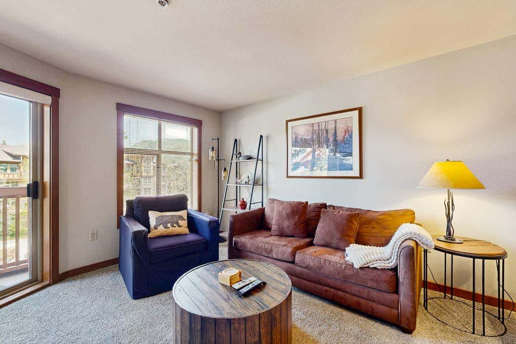 Ski-in - ski-out condo with mountain views, shared hot tub & pool & Club Solitude access