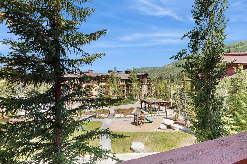 Ski-in - ski-out condo with mountain views, shared hot tub & pool & Club Solitude access