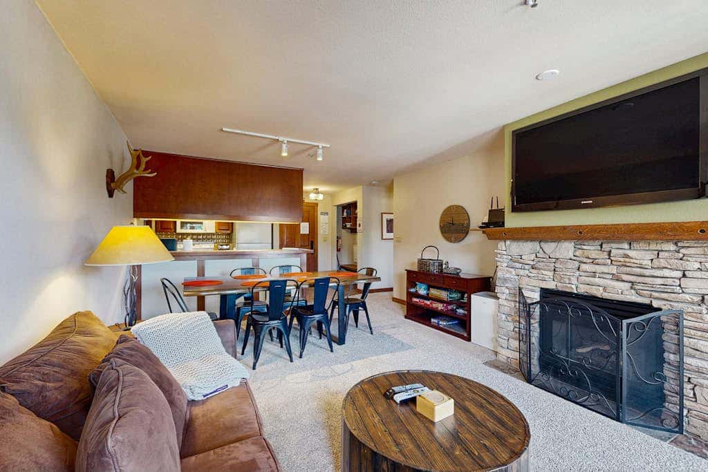 Ski-in - ski-out condo with mountain views, shared hot tub & pool & Club Solitude access
