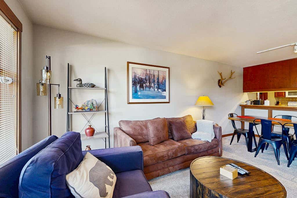Ski-in - ski-out condo with mountain views, shared hot tub & pool & Club Solitude access