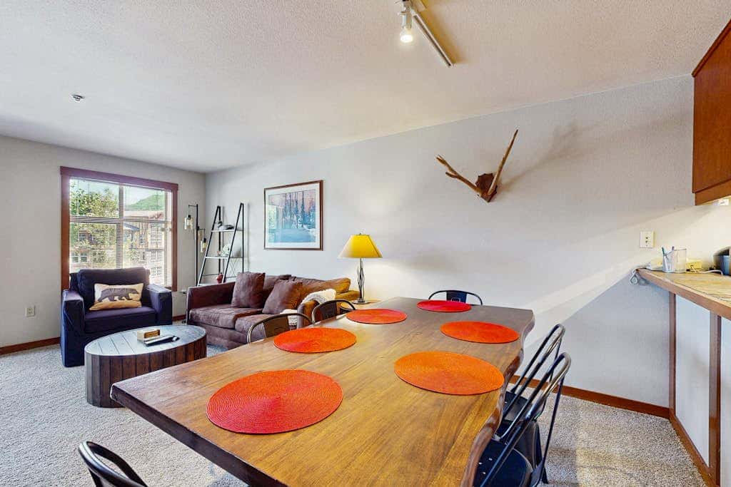 Ski-in - ski-out condo with mountain views, shared hot tub & pool & Club Solitude access