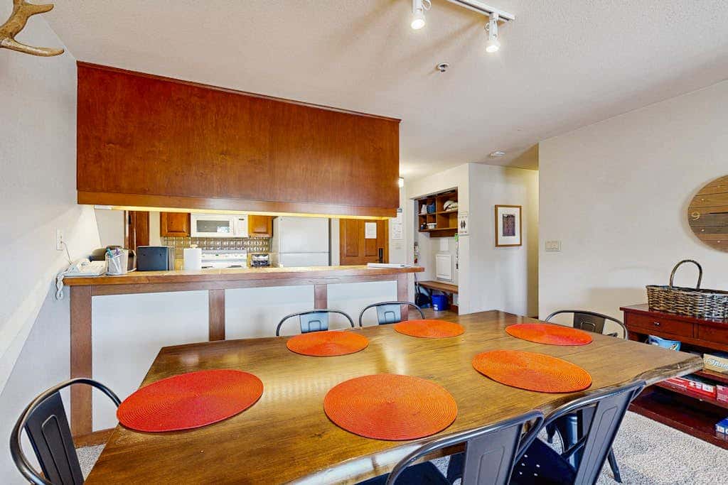Ski-in - ski-out condo with mountain views, shared hot tub & pool & Club Solitude access