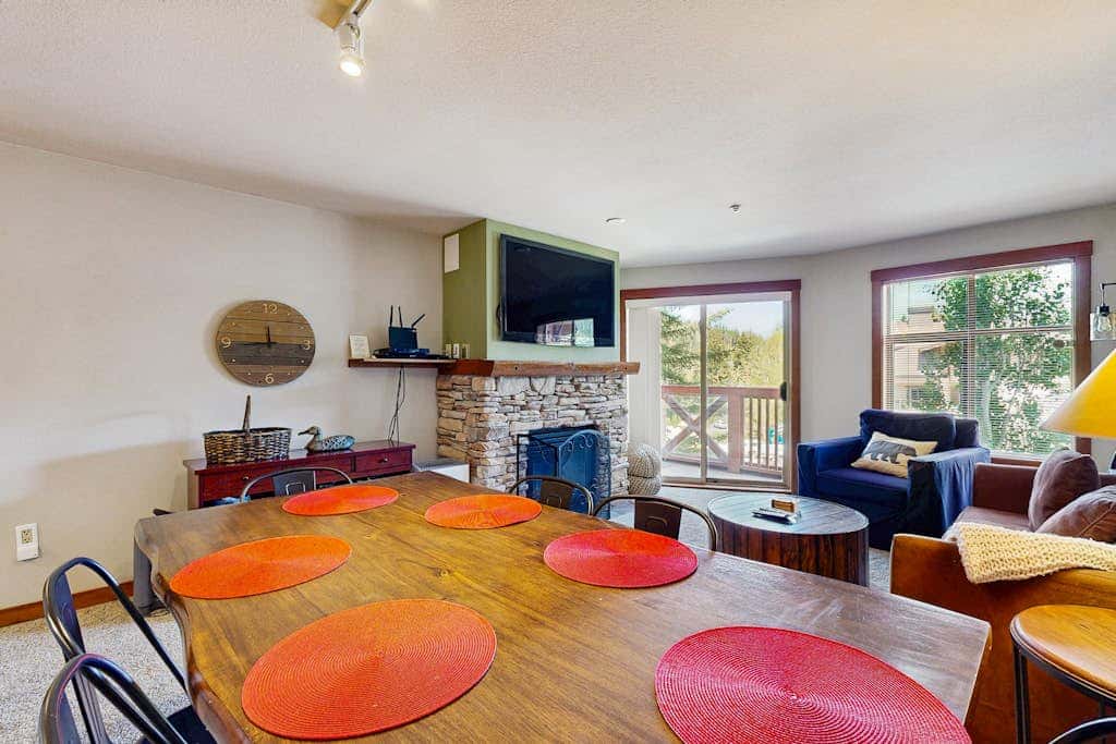 Ski-in - ski-out condo with mountain views, shared hot tub & pool & Club Solitude access