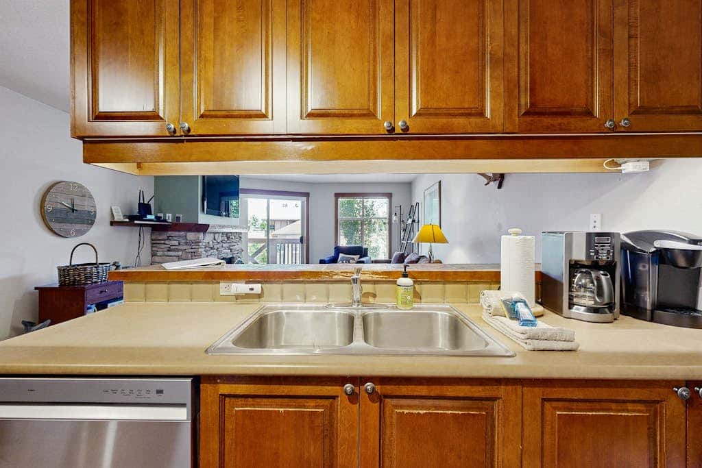 Ski-in - ski-out condo with mountain views, shared hot tub & pool & Club Solitude access
