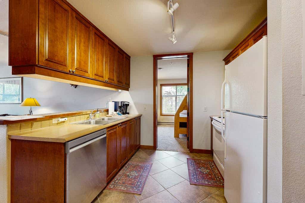 Ski-in - ski-out condo with mountain views, shared hot tub & pool & Club Solitude access