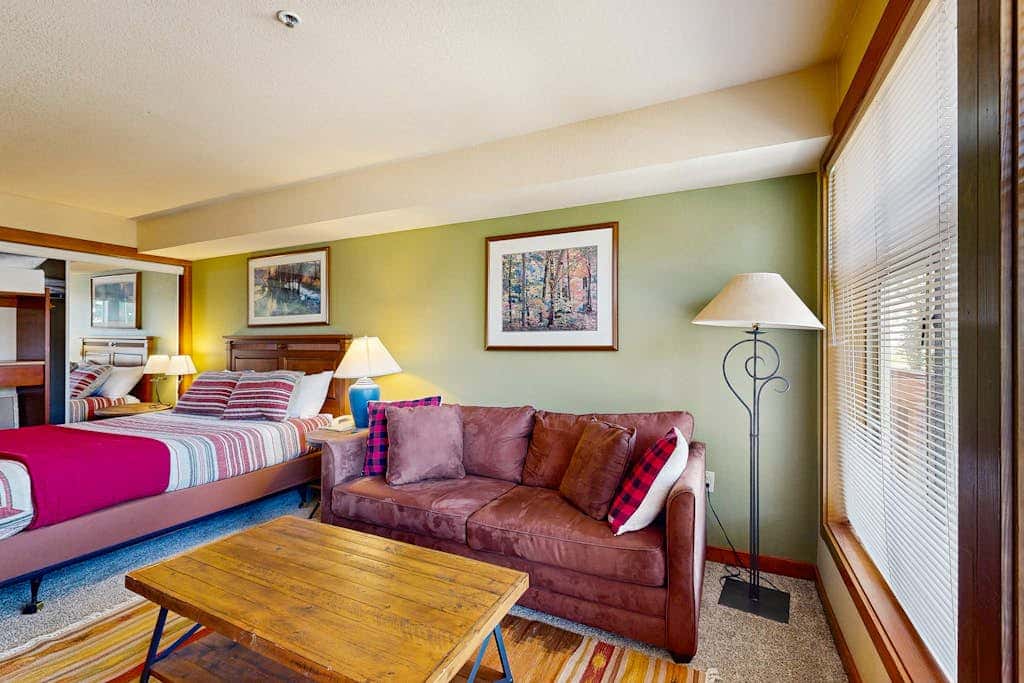 Ski-in - ski-out condo with mountain views, shared hot tub & pool & Club Solitude access