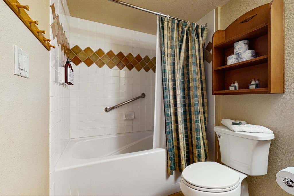 Ski-in - ski-out condo with mountain views, shared hot tub & pool & Club Solitude access