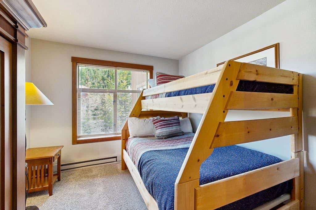 Ski-in - ski-out condo with mountain views, shared hot tub & pool & Club Solitude access