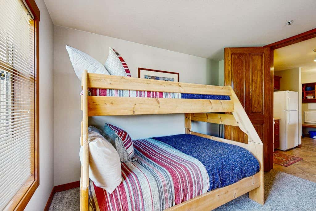 Ski-in - ski-out condo with mountain views, shared hot tub & pool & Club Solitude access