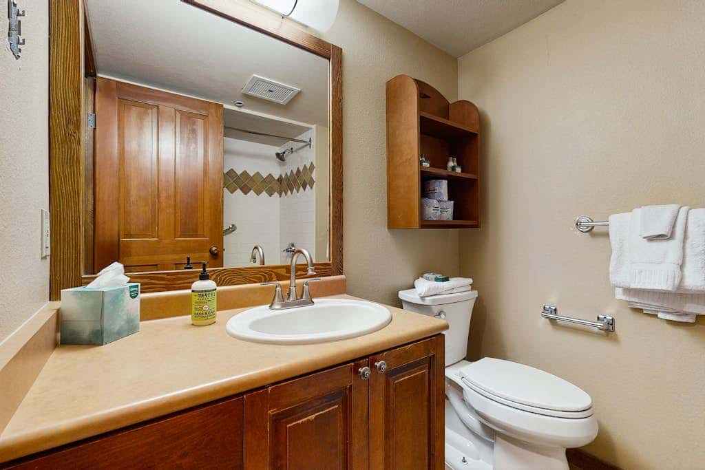 Ski-in - ski-out condo with mountain views, shared hot tub & pool & Club Solitude access