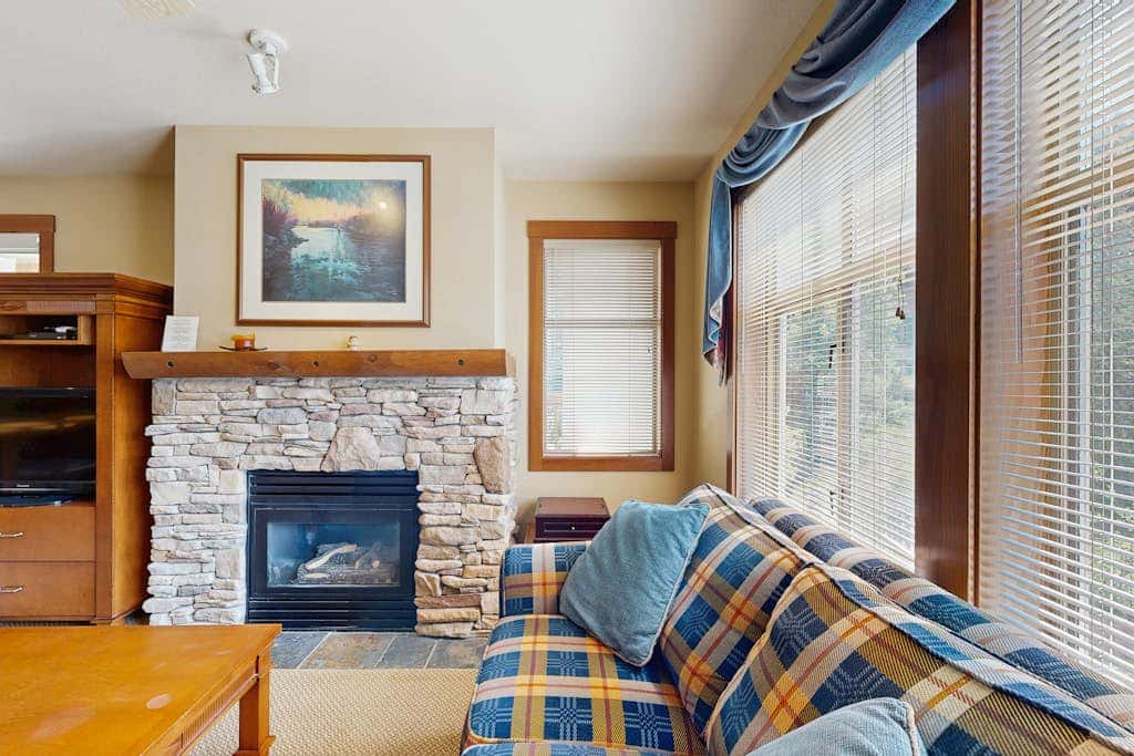 Ski-In/Out Condo with Mountain Views & Resort Amenities