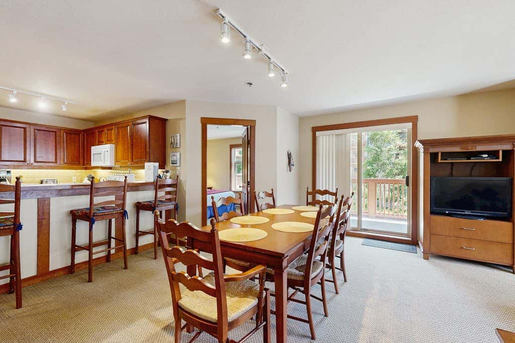 Ski-In/Out Condo with Mountain Views & Resort Amenities