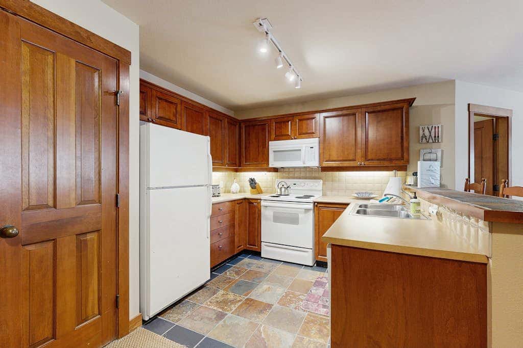 Ski-In/Out Condo with Mountain Views & Resort Amenities