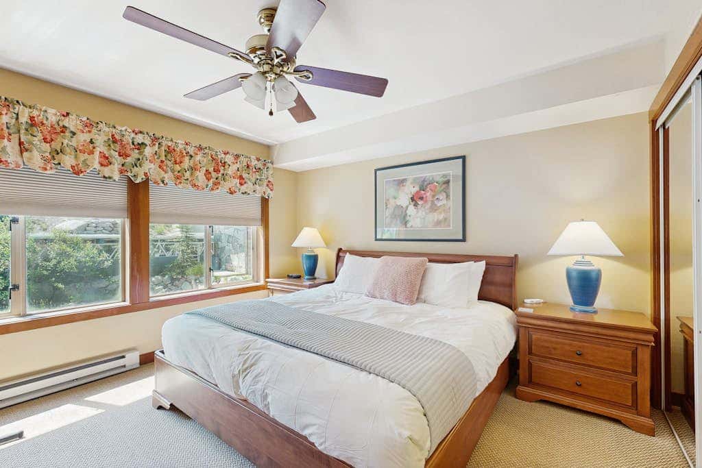 Ski-In/Out Condo with Mountain Views & Resort Amenities