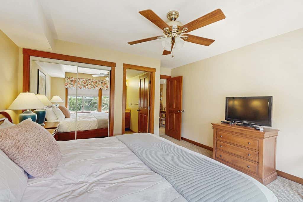 Ski-In/Out Condo with Mountain Views & Resort Amenities