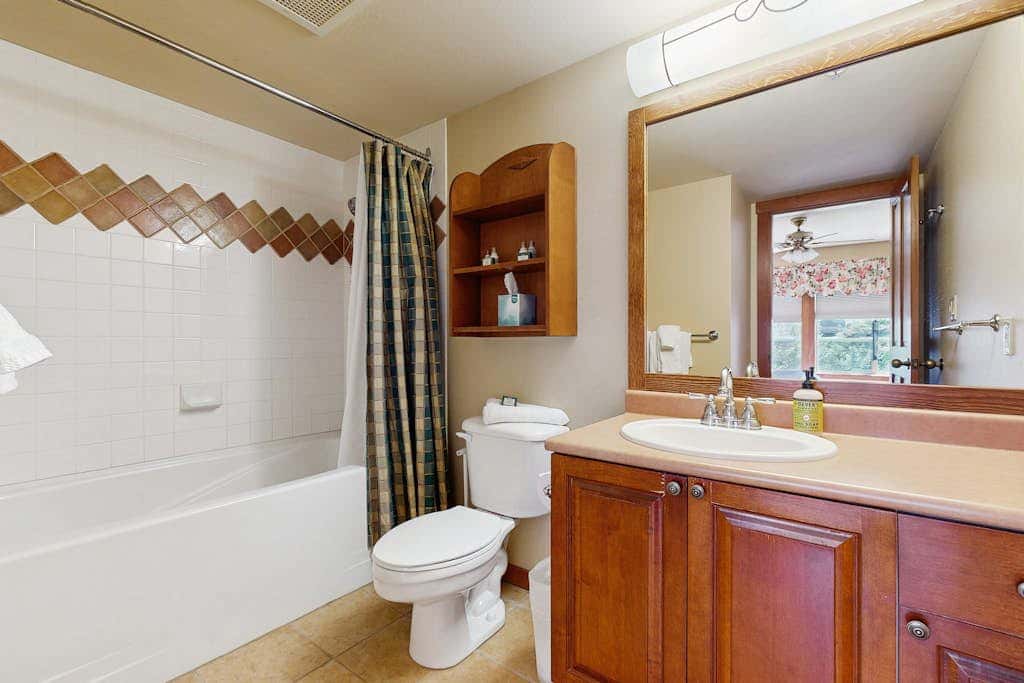 Ski-In/Out Condo with Mountain Views & Resort Amenities